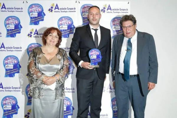 El abogado Pedro Albares, recibe el Premio Europeo al Talento Empresarial