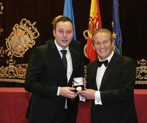 Albares-Medalla-Cum-Laude-04 Entrega Medalla de Oro a Albares Abogados