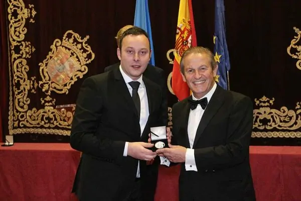 Entrega Medalla de Oro a Albares Abogados