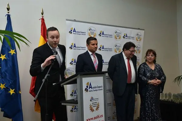 Pedro Albares premiado por AEITI