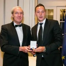 albares-medalla-oro Albares Abogados Medalla Oro