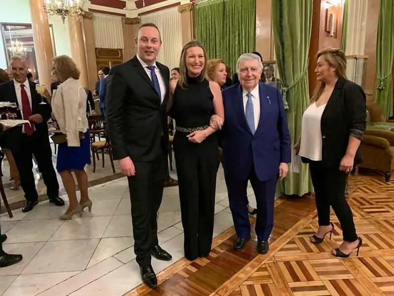 Pedro Albares junto a Luis María Ansón y Ana N. Escribá Pérez